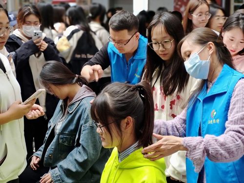 非遗进校园 涿州五绝指针受关注