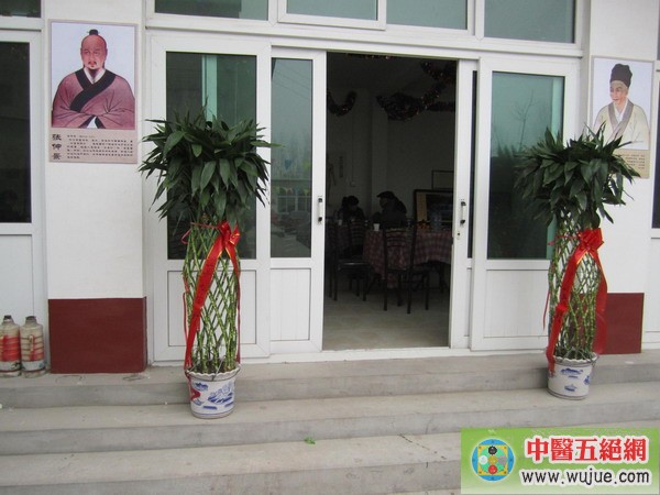 ��������ѧУ�͸�����ף�����ָ���Ʒ�����21����